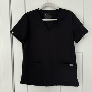 Figs scrub top Black in Medium.